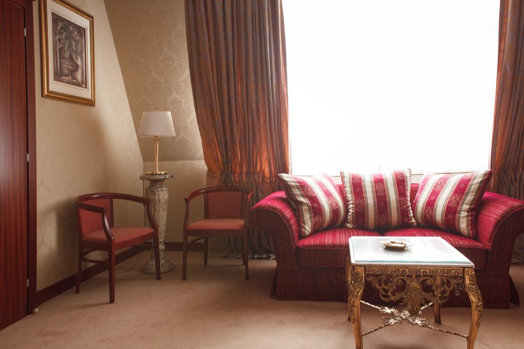 Aurora Premier Hotel Kharkiv Extérieur photo