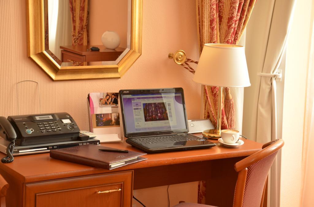 Aurora Premier Hotel Kharkiv Extérieur photo