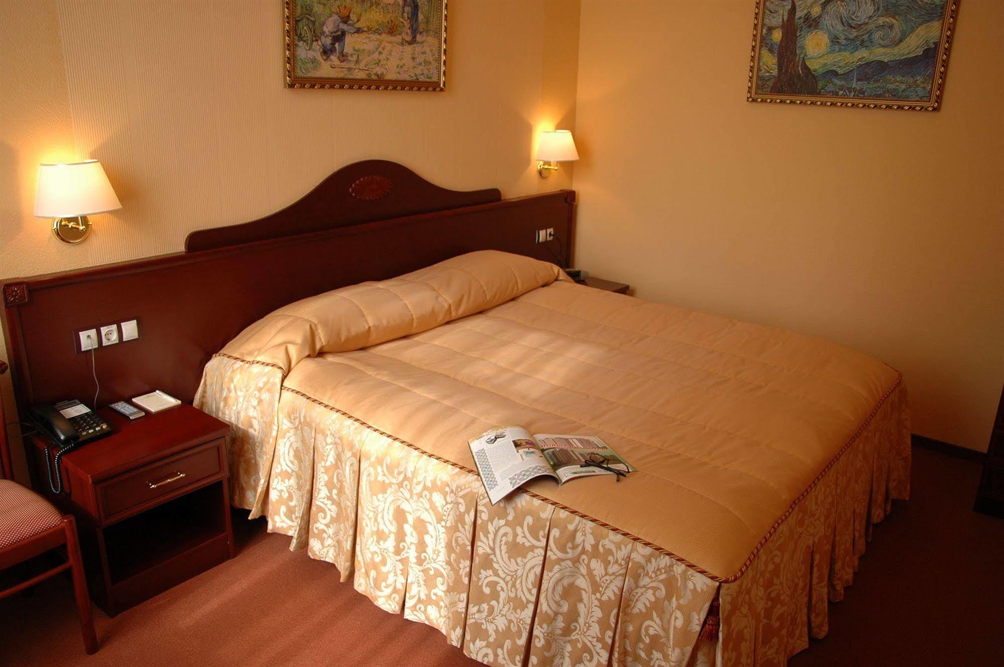 Aurora Premier Hotel Kharkiv Chambre photo
