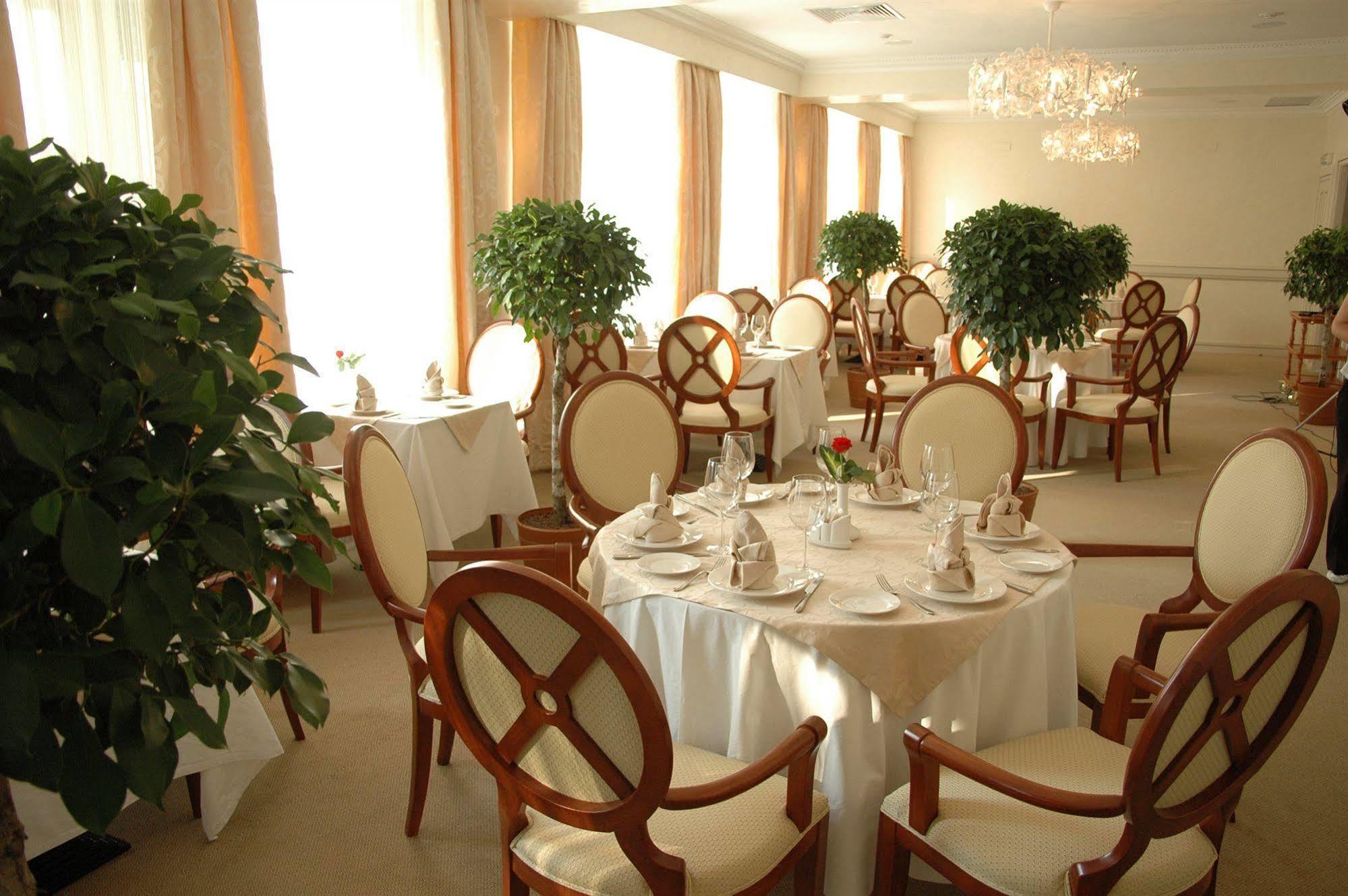 Aurora Premier Hotel Kharkiv Extérieur photo